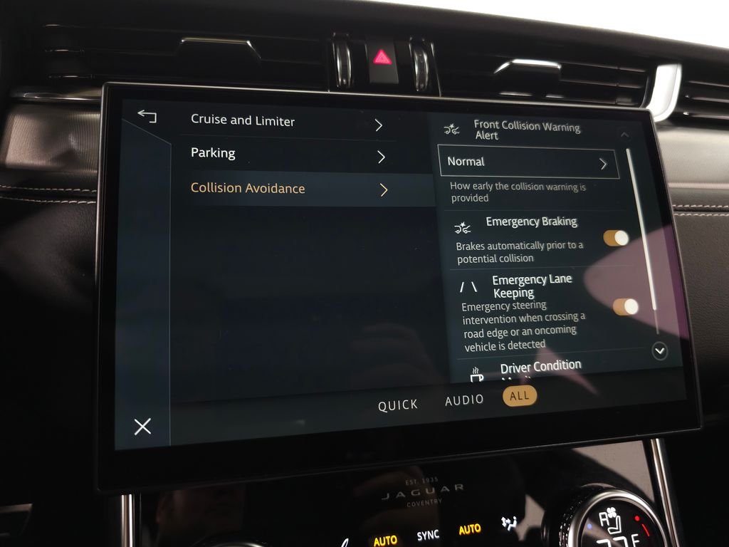 Used 2022  Jaguar R-Dynamic SE image 28
