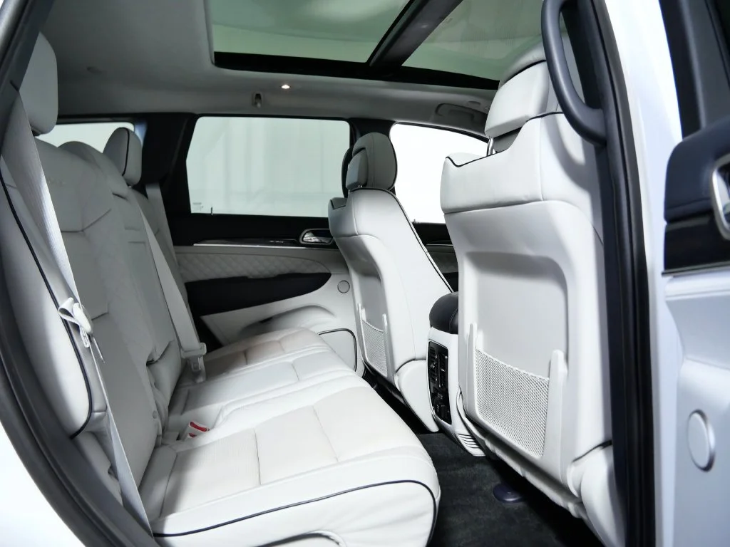 Used 2017 White Jeep Summit image 12