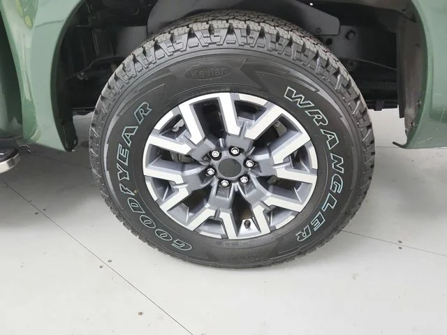 Used 2023 Green Nissan SV image 43