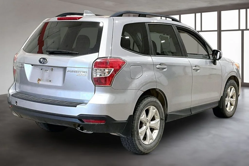 Used 2016 Silver Subaru 2.5i Premium image 2