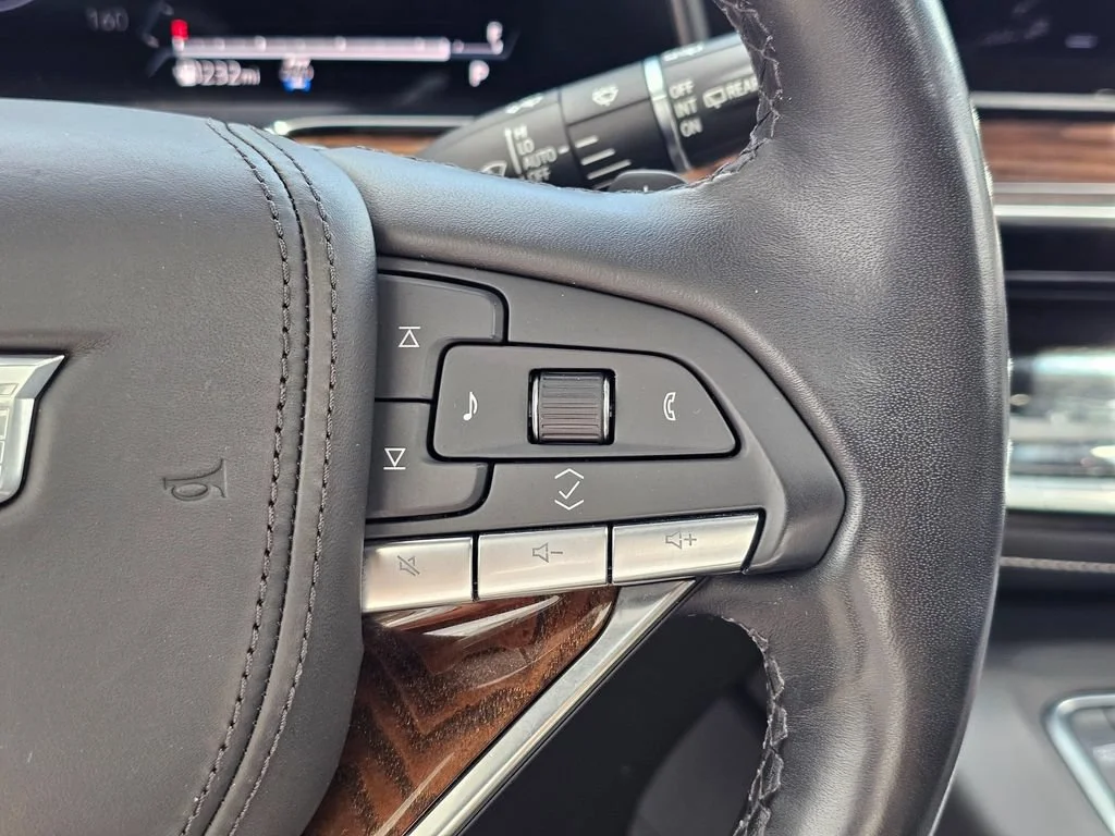 Used 2021 CRYSTAL WHITE TRICOAT Cadillac Sport Platinum image 29