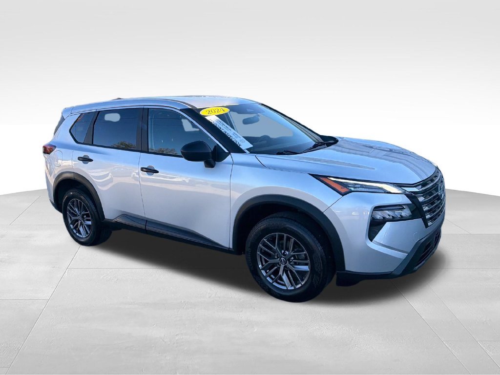 Used 2024 Silver Nissan S image 7