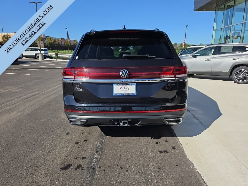Used 2026  Volkswagen SE w/Technology image 4
