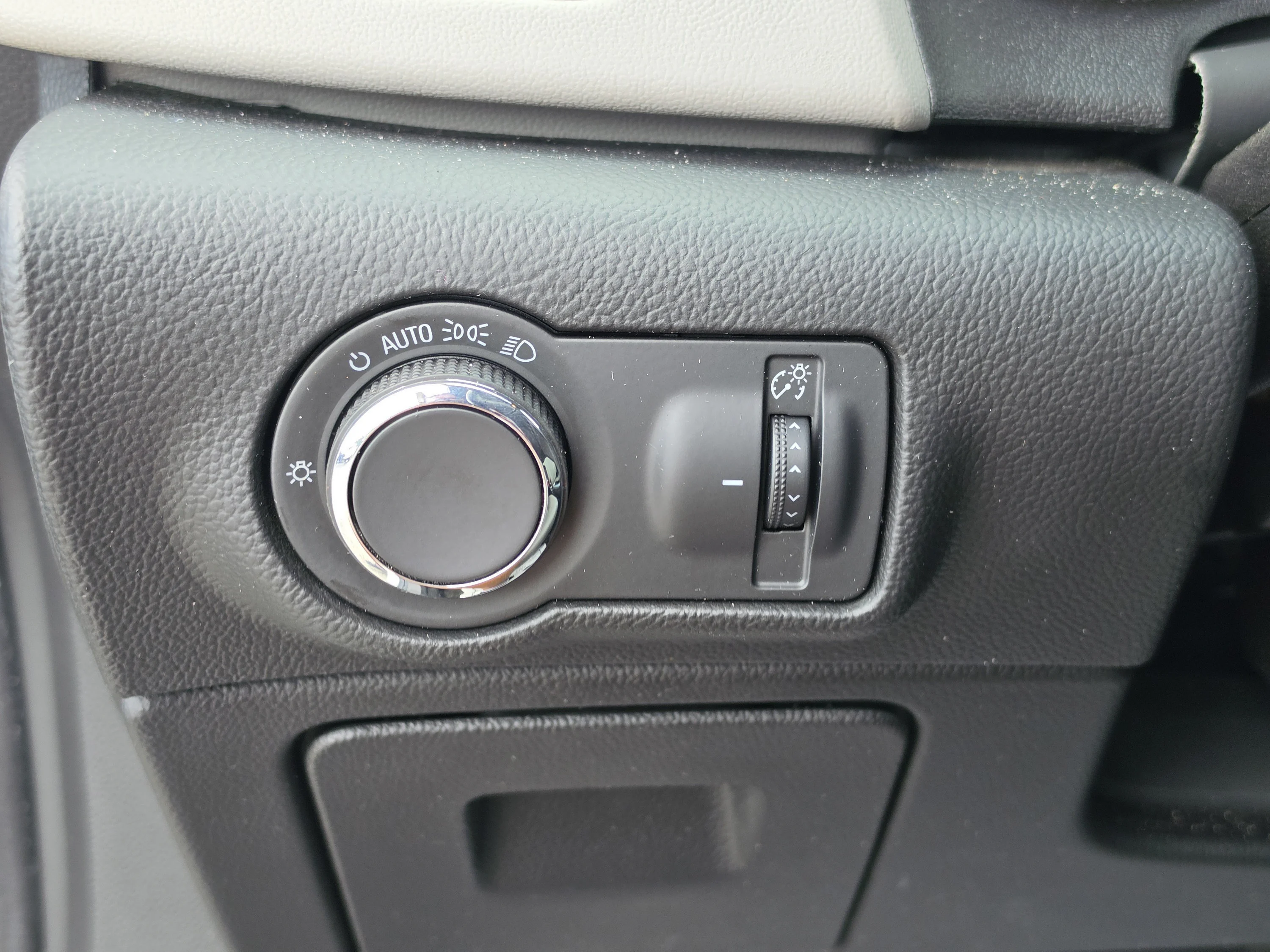 Used 2015 Quicksilver Metallic Buick Base image 29
