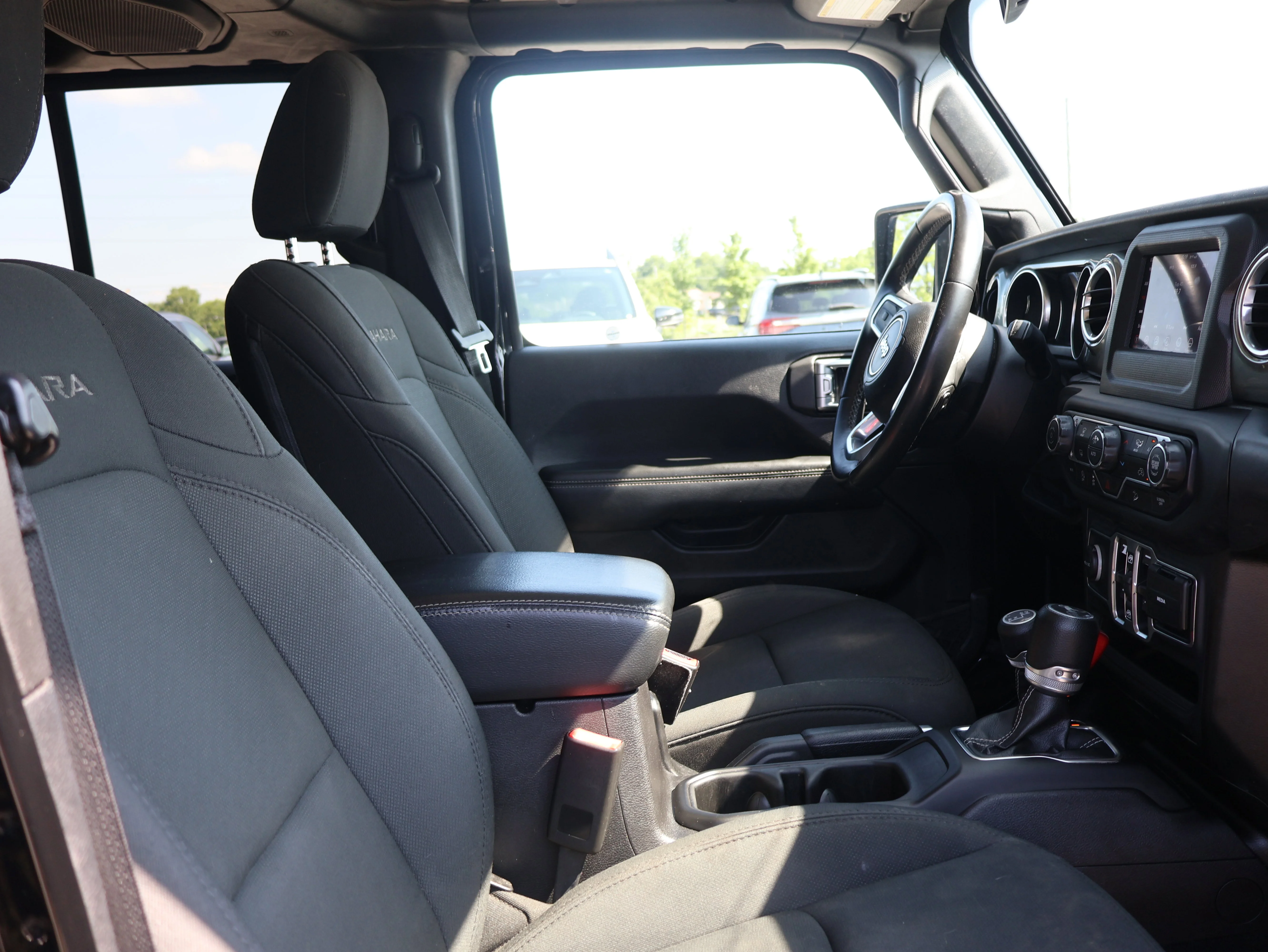 Used 2019 Black Clearcoat Jeep Sahara image 9