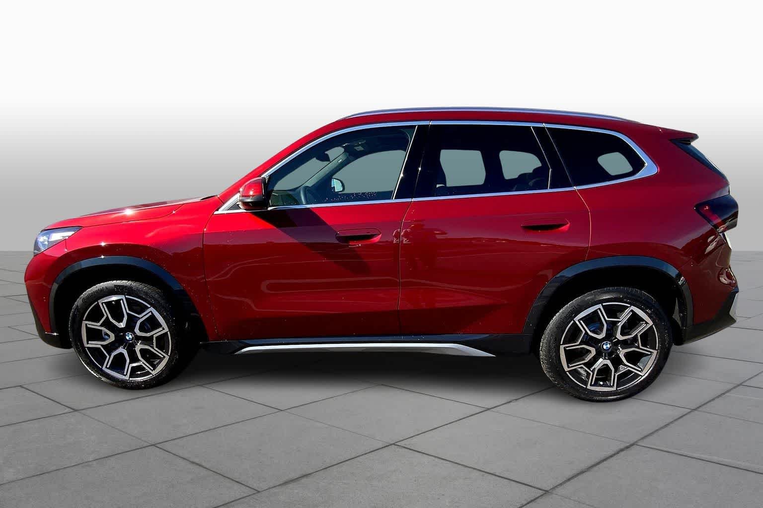 New 2026 Vegas Red Metallic BMW xDrive28i image 13