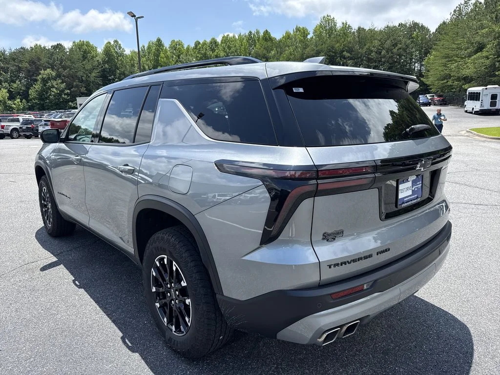 Used 2025 Gray Chevrolet Z71 image 5