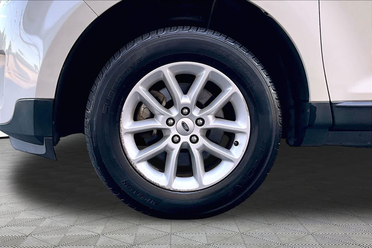 Used 2013 White Suede Ford SE image 11