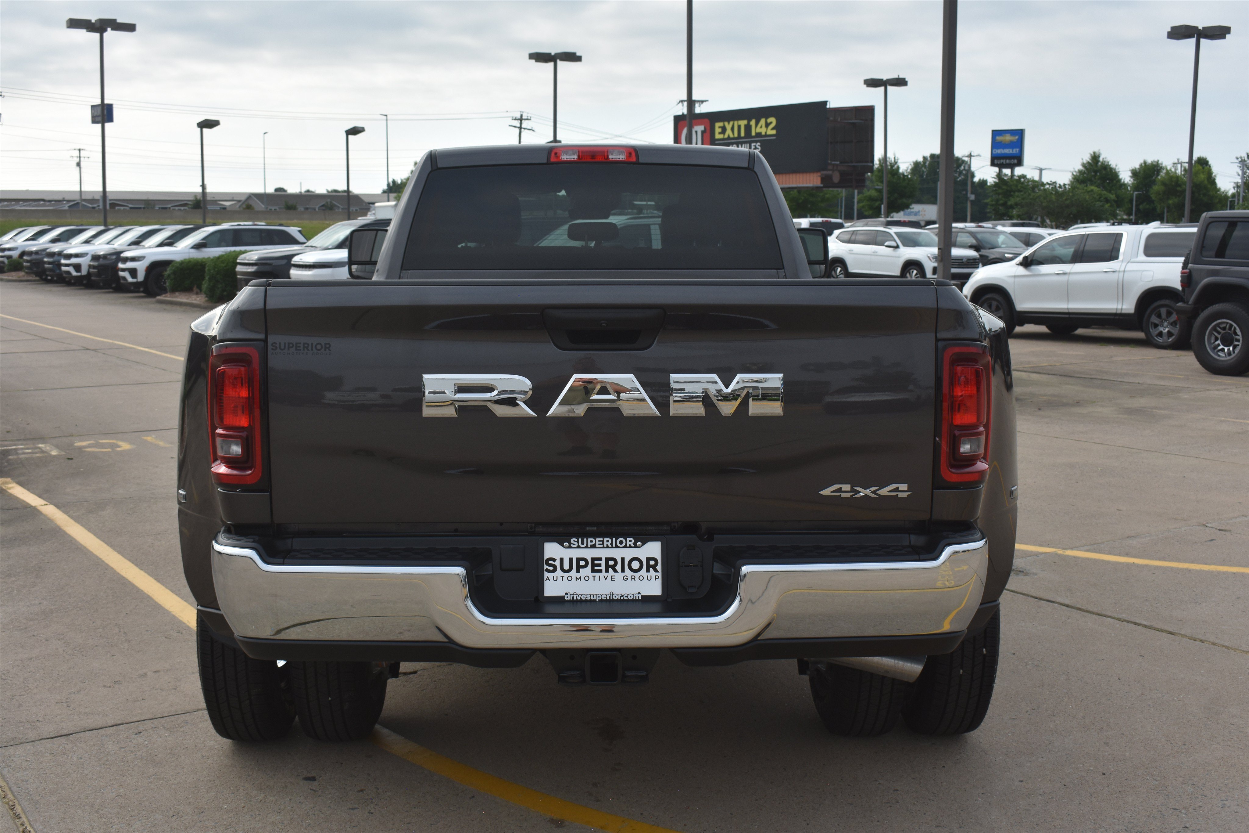New 2026 Granite Crystal Metallic Clear-Coat Exterior Paint RAM Tradesman image 6