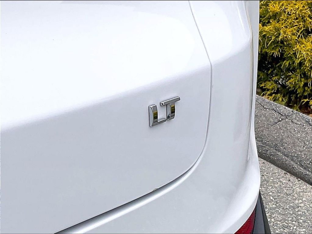 Used 2023 White Chevrolet LT image 27