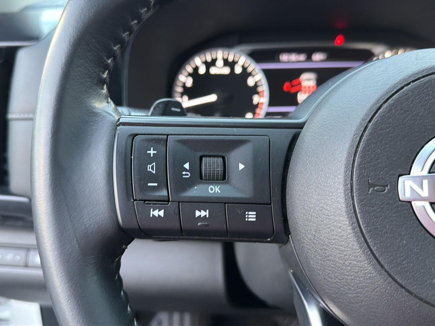 2025 Nissan Pathfinder SV - Photo 22