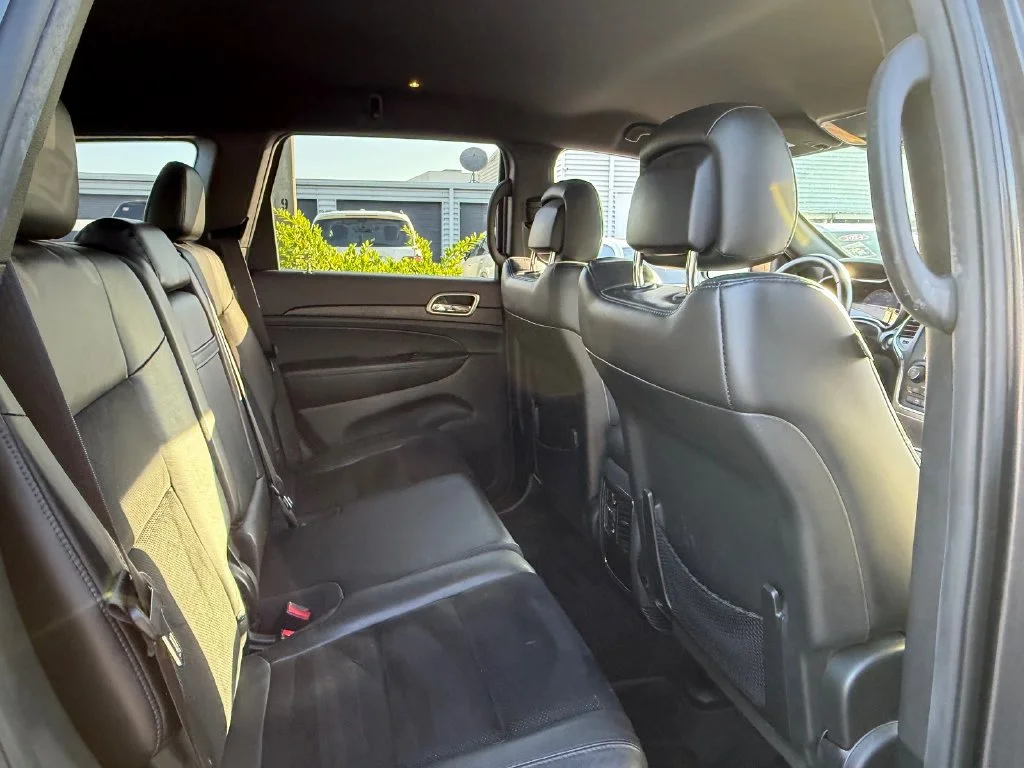 Used 2018 Gray Jeep Laredo E 4x2 image 16