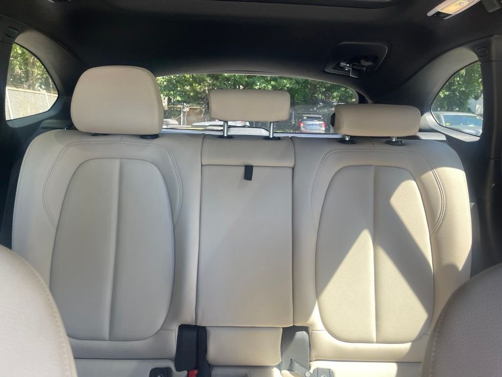 Used 2018  BMW xDrive28i image 11
