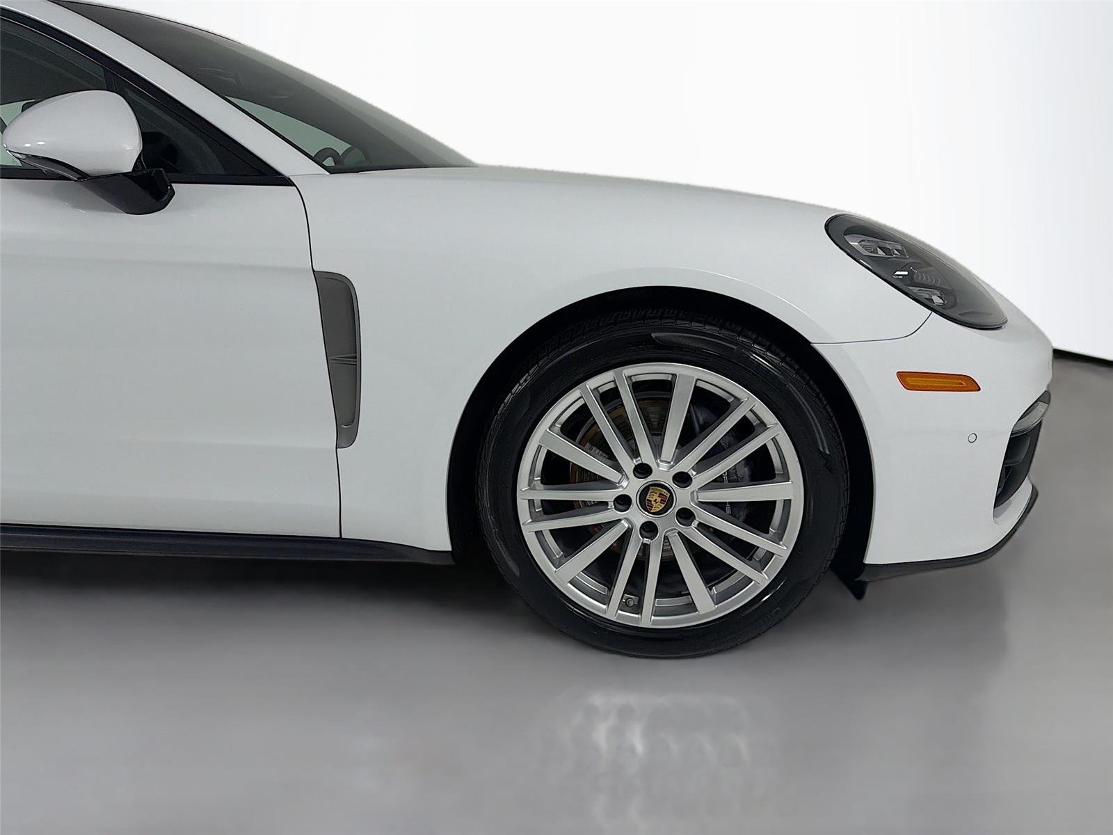 Used 2023 Carrara White Metallic Porsche 4 Platinum Edition image 28