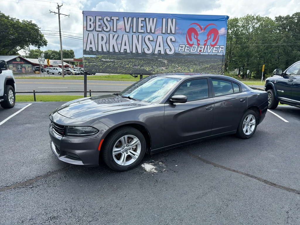 Used 2022 Granite Pearlcoat Dodge SXT image 1