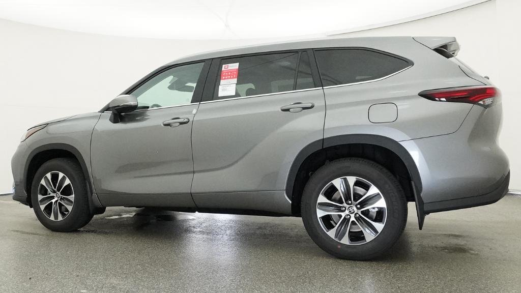 New 2026 Heavy Metal Toyota XLE image 10