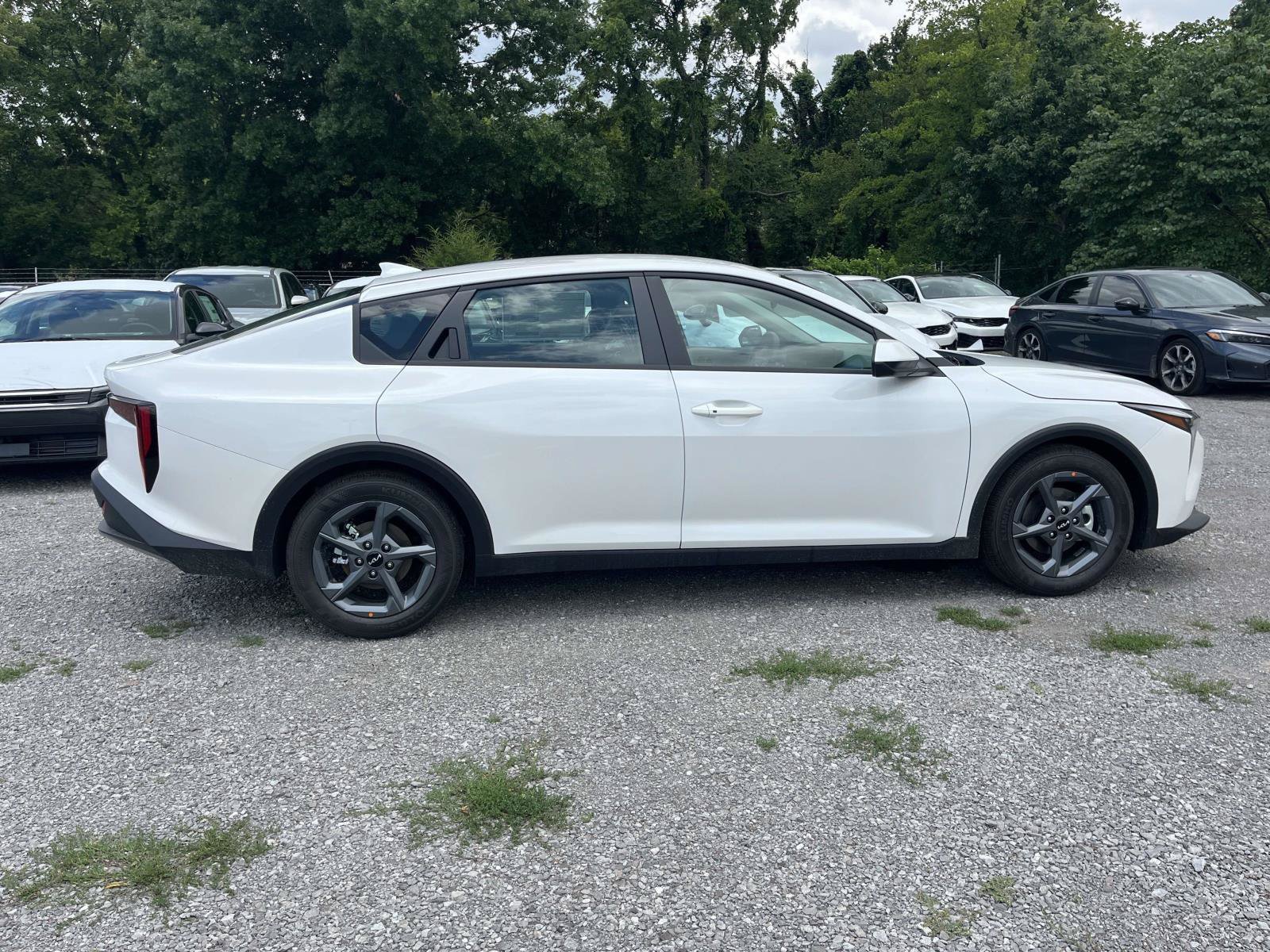 New 2026 Snow White Pearl Kia LXS image 8