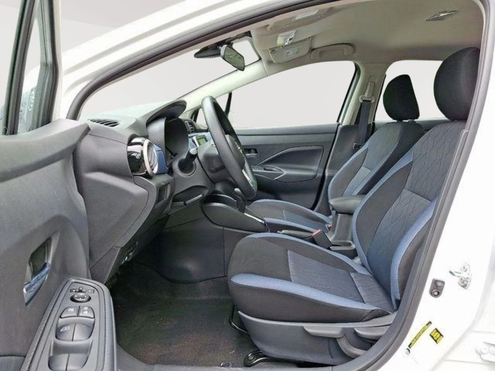 2025 Nissan Versa Sedan SV - Photo 9