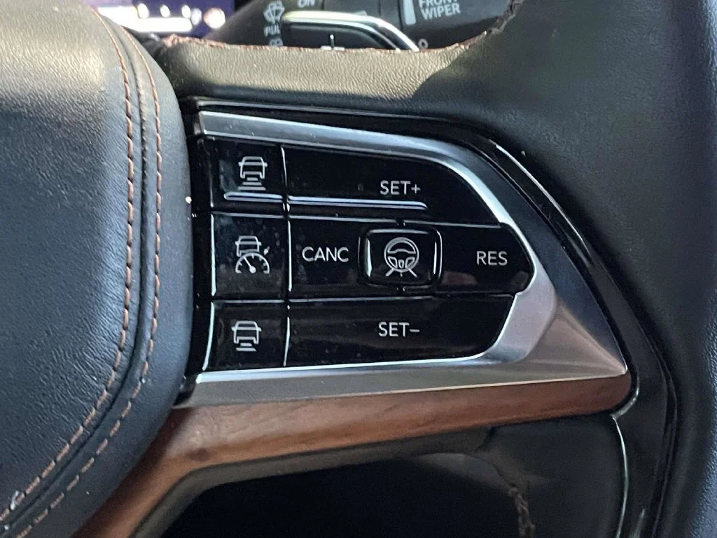 Used 2023 White Jeep Summit image 30