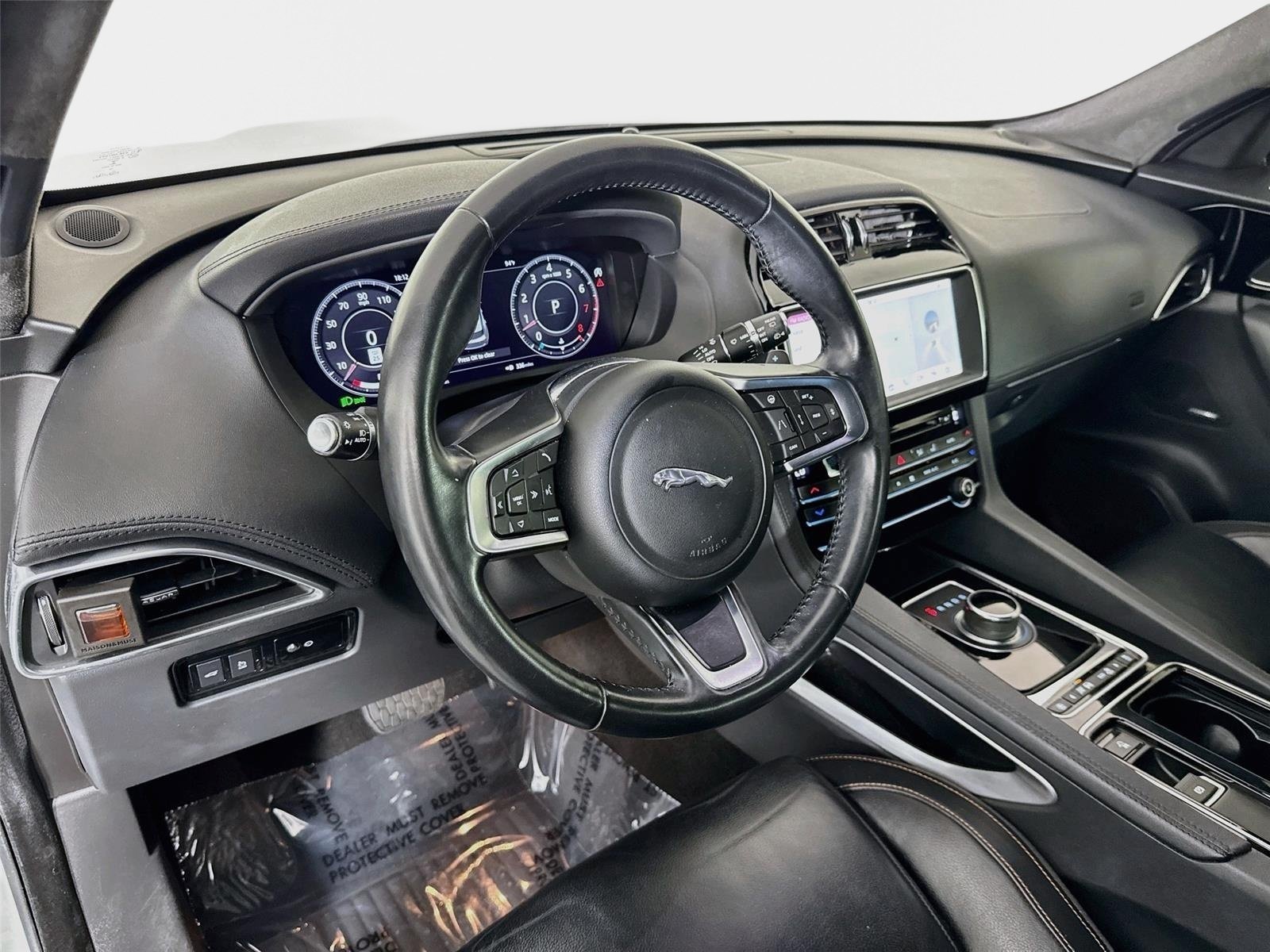 Used 2020 White Jaguar 25t Prestige image 9
