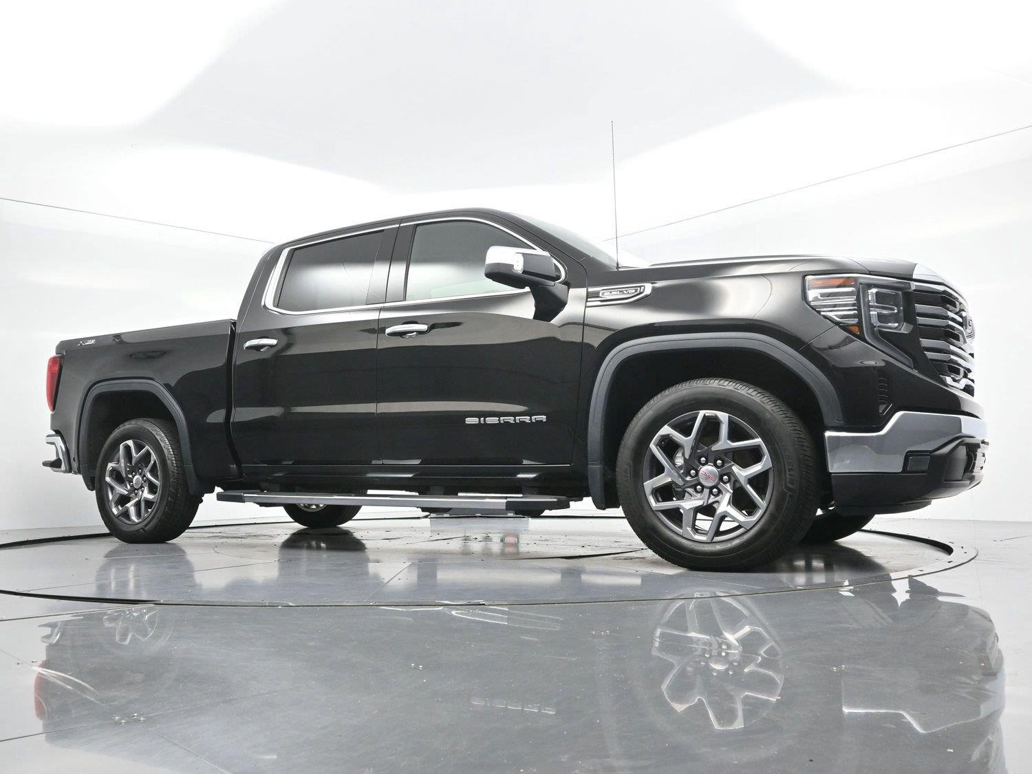 Used 2023 ONYX BLACK GMC SLT image 47