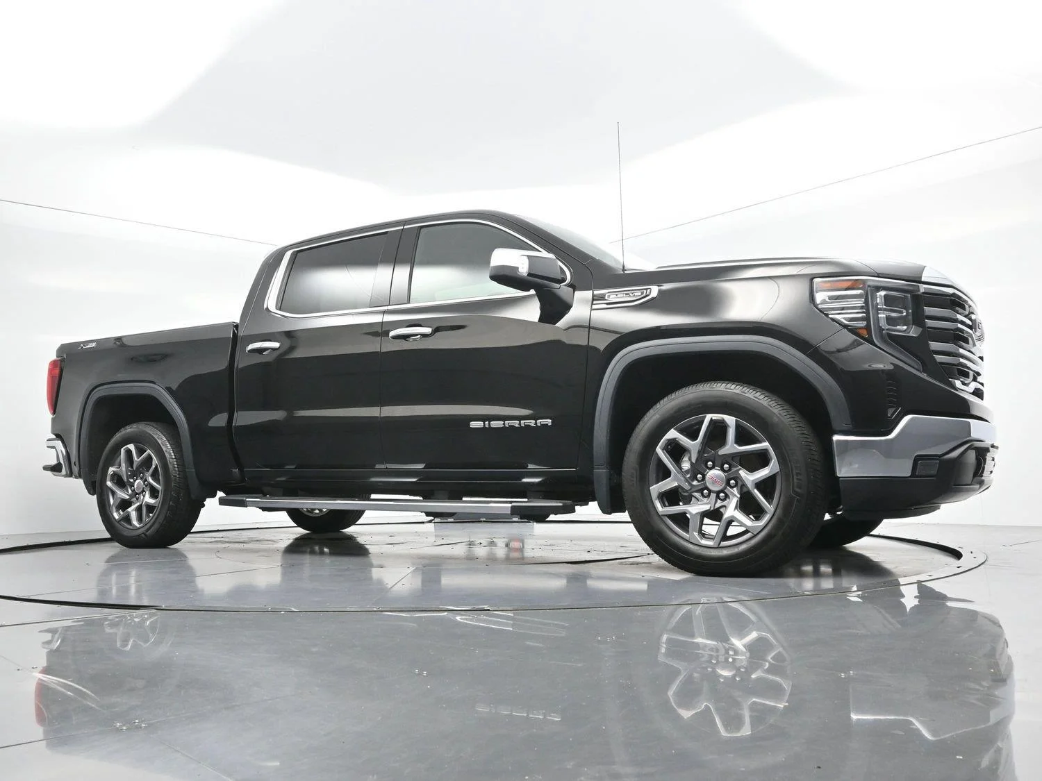 Used 2023 ONYX BLACK GMC SLT image 47
