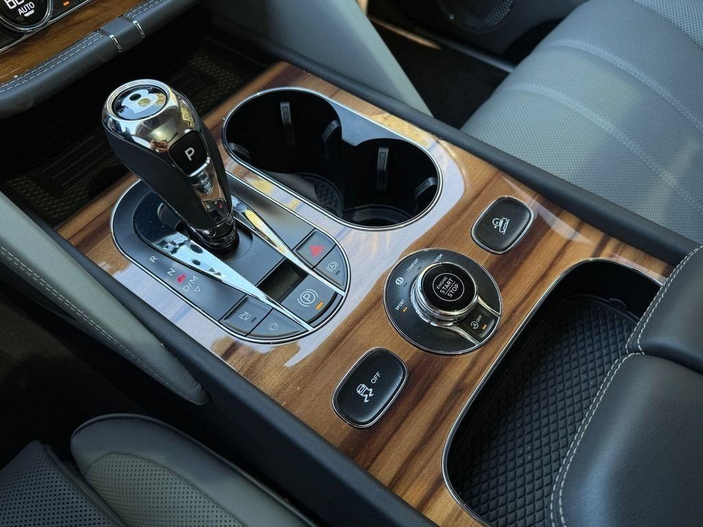 Used 2025 Gravity Gray Bentley Azure image 28