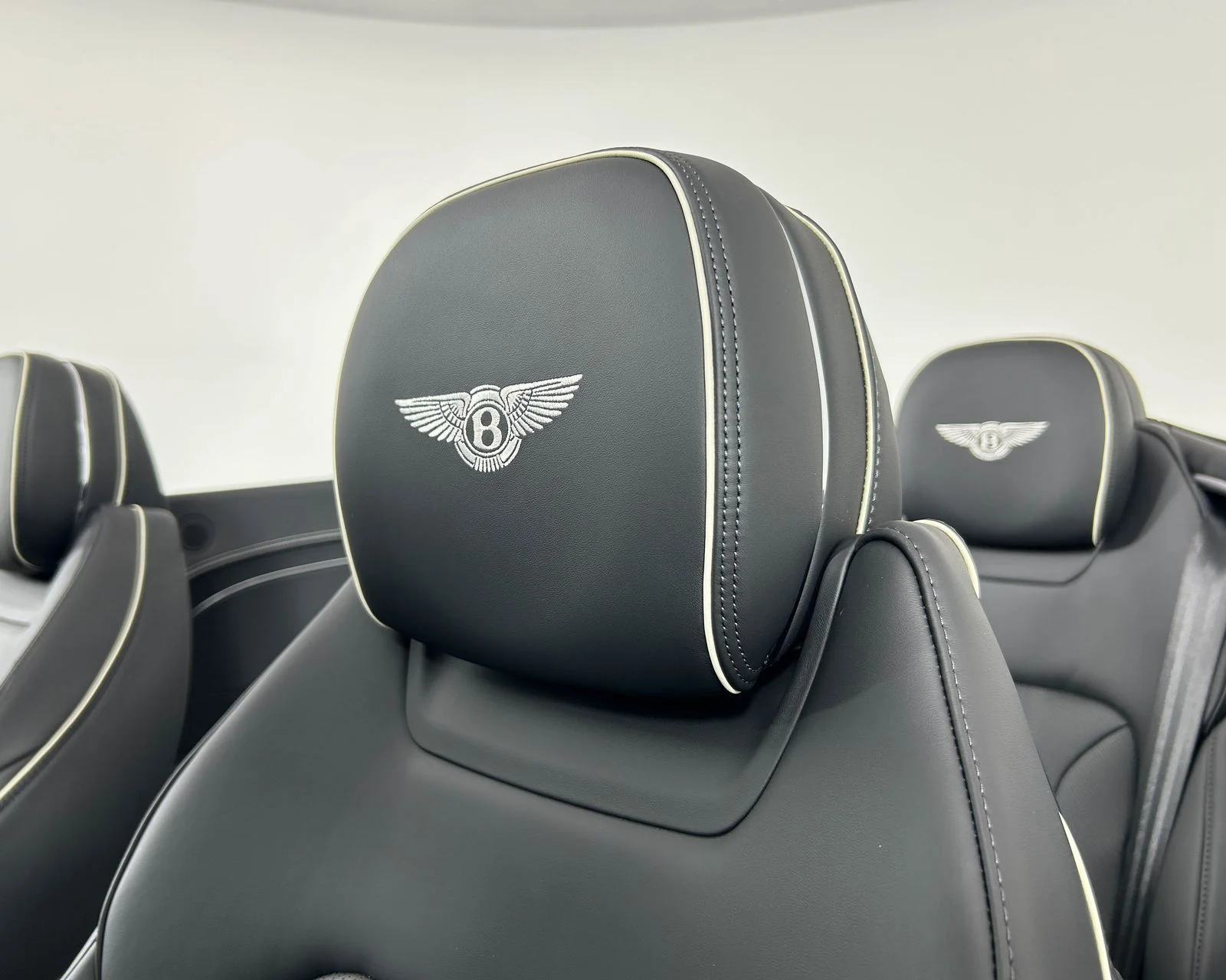 New 2026  Bentley V8 image 17