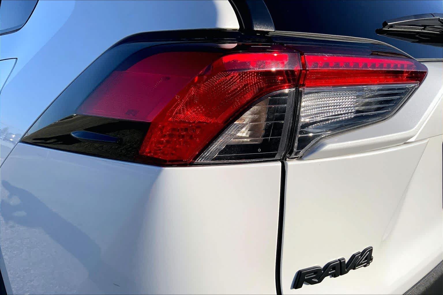 Used 2025 Wind Chill Pearl Toyota XLE Premium image 28