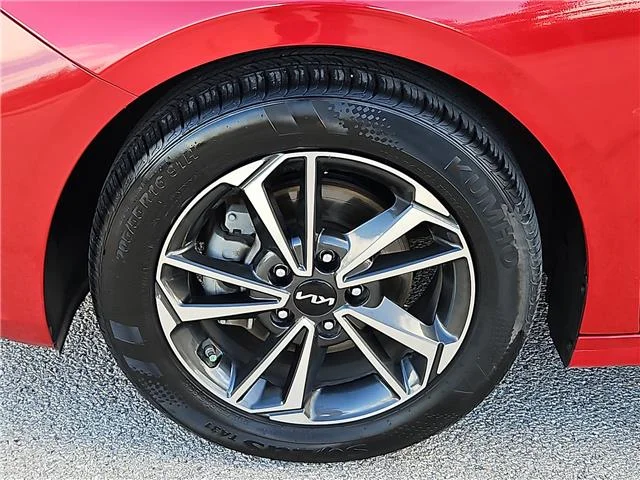 Used 2024 Red KIA LXS (IVT) image 7