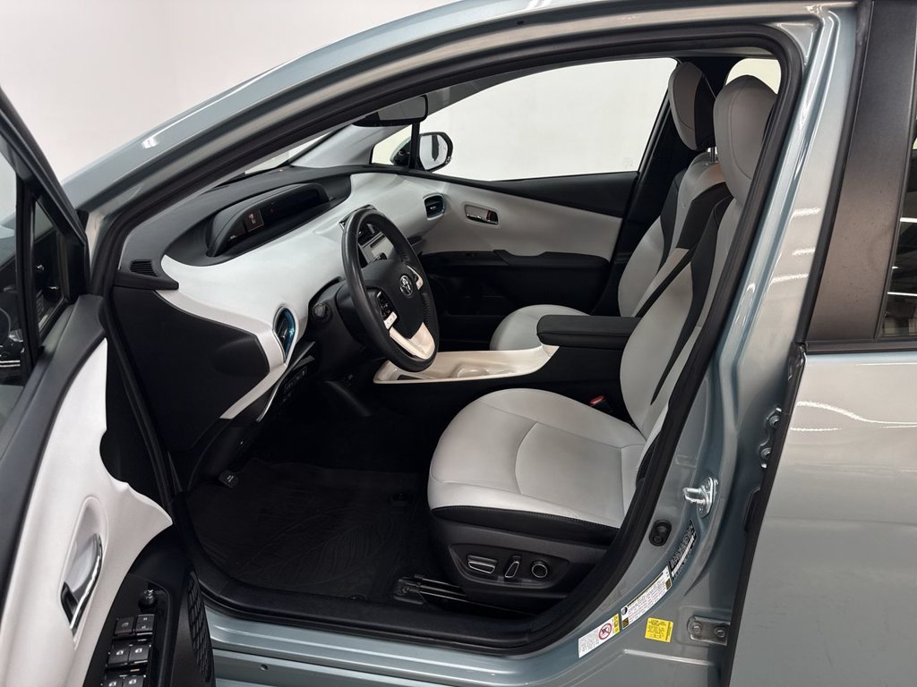 Used 2017 Pearl Toyota Four image 11