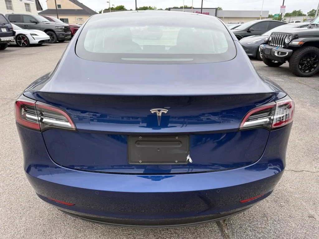 Used 2022  Tesla Base image 16