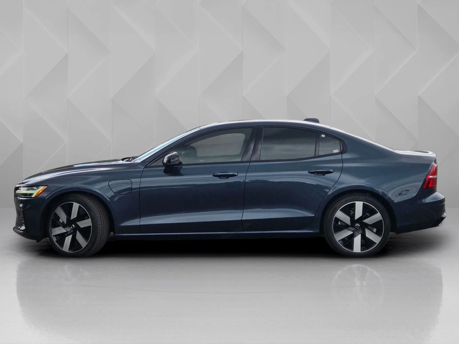 Certified Used 2025 Blue Volvo T8 Plus image 3