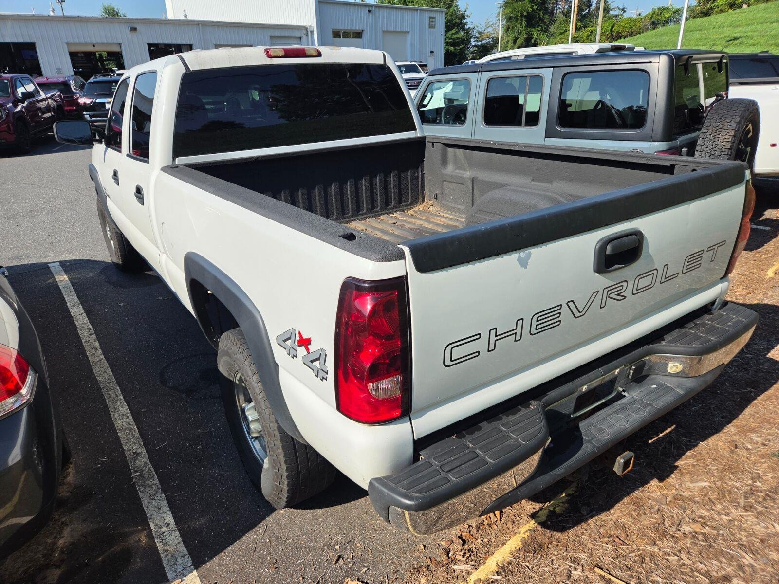 Used 2007 Summit White Chevrolet Work Truck image 8