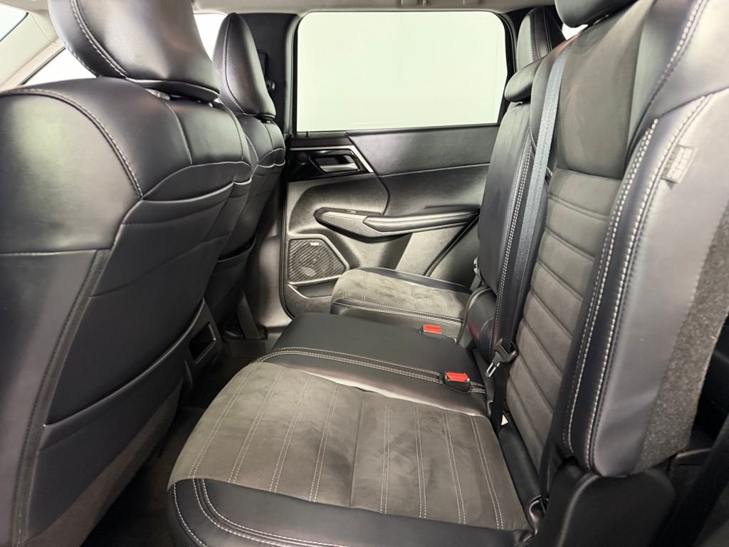 Certified Used 2025 Gray Mitsubishi SE image 29