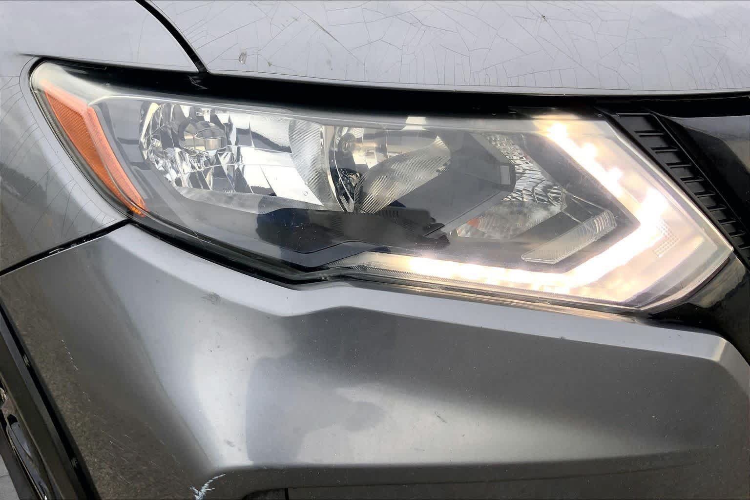 Used 2018 Gun Metallic Nissan SV image 27