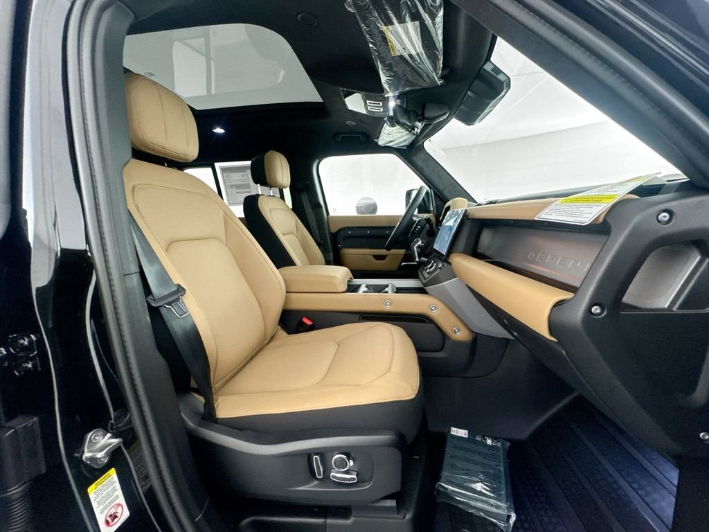 New 2026 Santorini Black Land Rover V8 image 28
