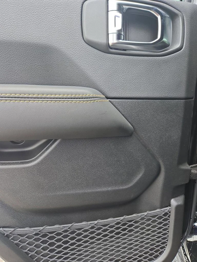 2025 Jeep Wrangler 4-Door Sahara - Photo 37
