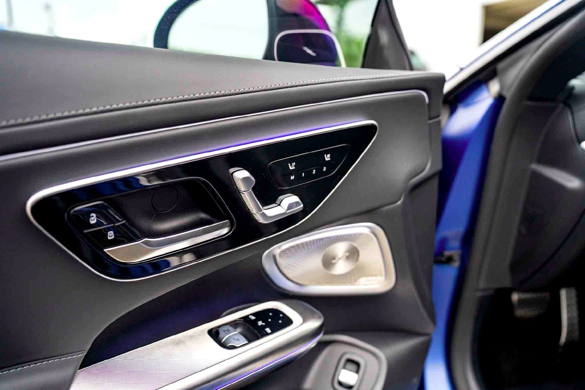 New 2026 MANUFAKTUR Starling Blue Magno Mercedes-Benz AMG® CLE 53 4MATIC+ Coupe image 31