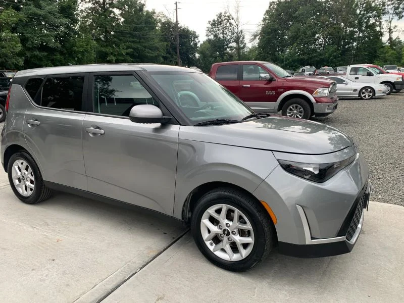 Used 2023 Gray Kia LX Wagon 4D image 22