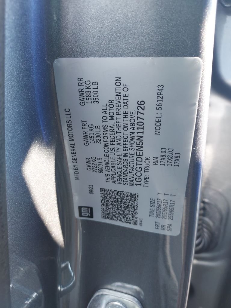 Used 2022 Gray Chevrolet Z71 image 23