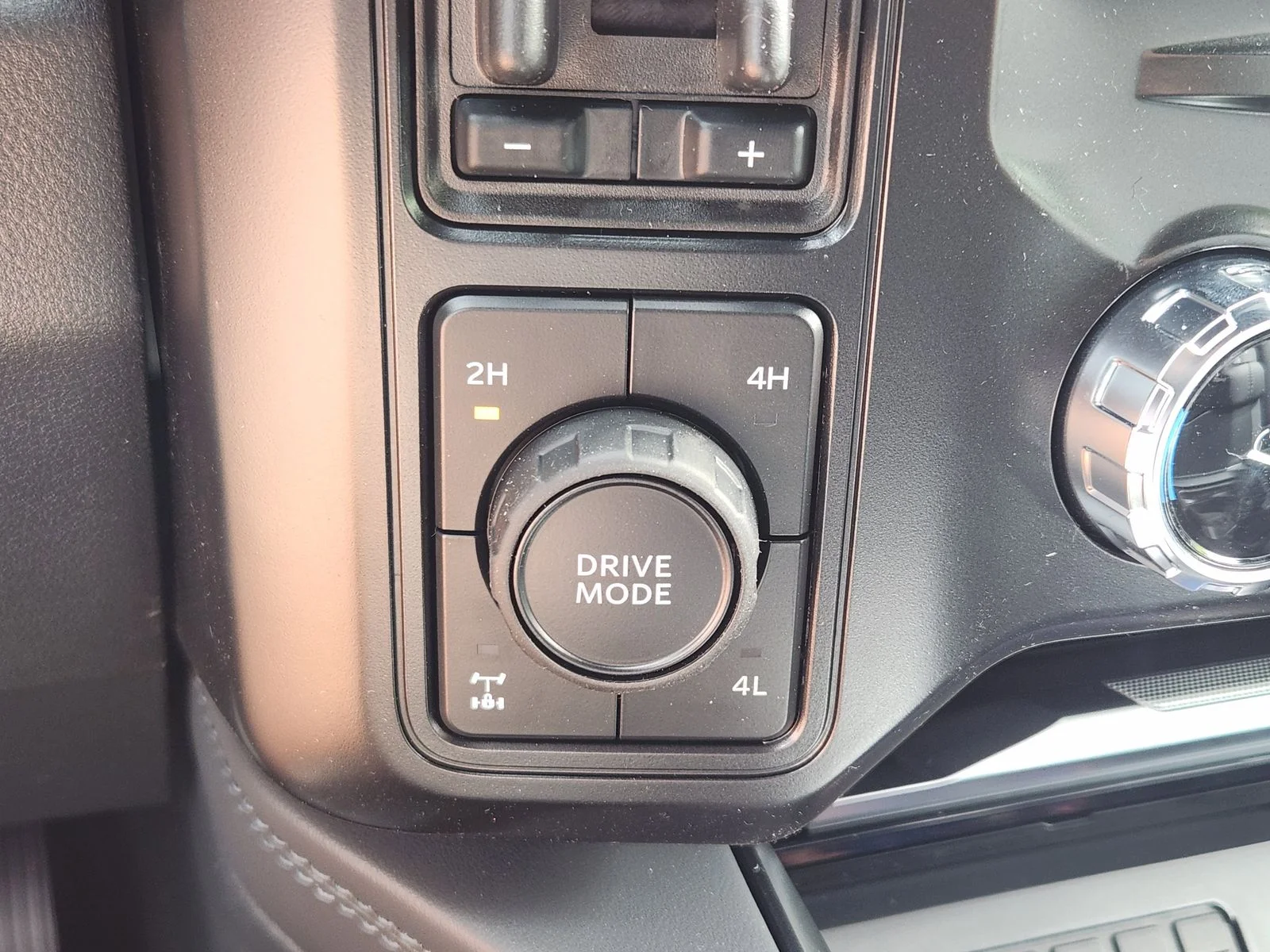 New 2026 Star White Metallic Tri-Coat Ford F-250® Platinum® image 16