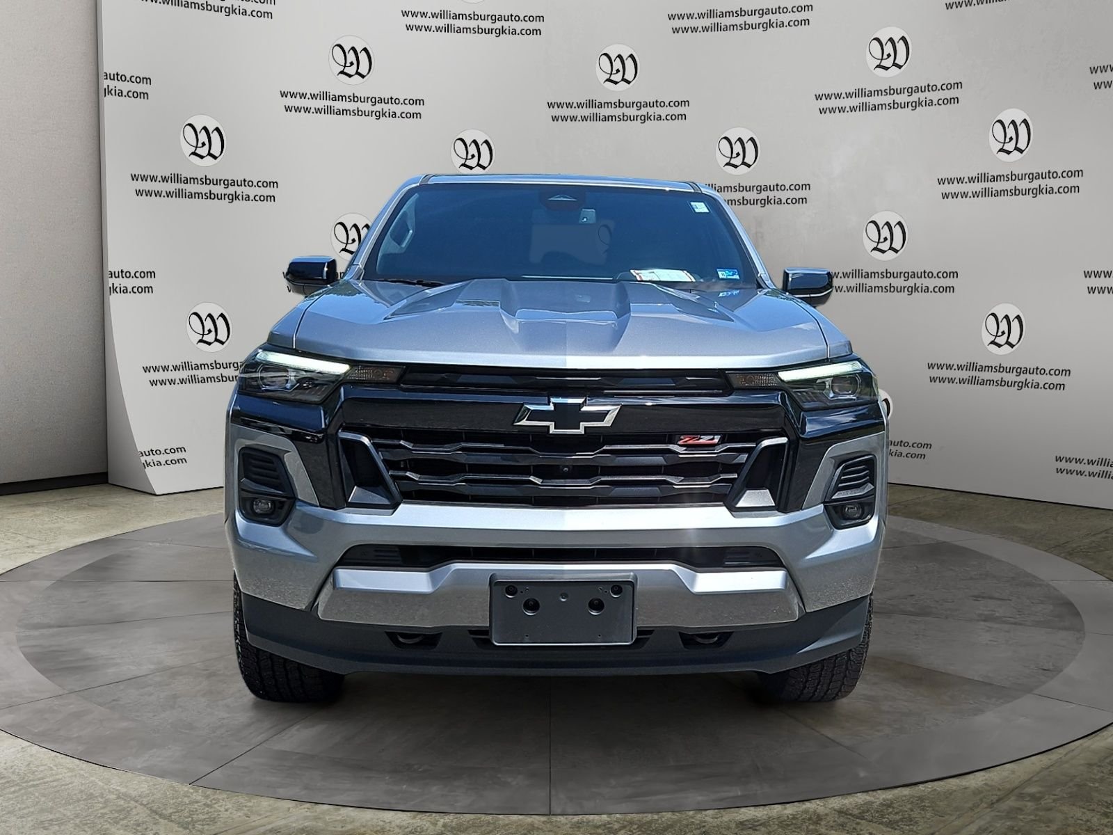 Used 2025 Gray Chevrolet Z71 image 8