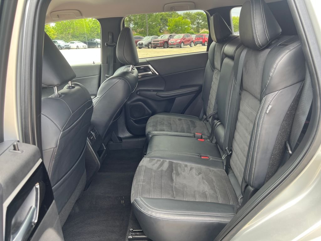 Used 2024  Mitsubishi SE image 27