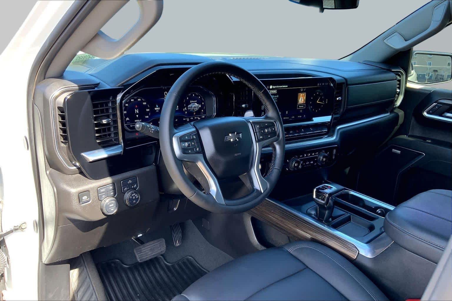 Used 2025 Summit White Chevrolet RST image 18