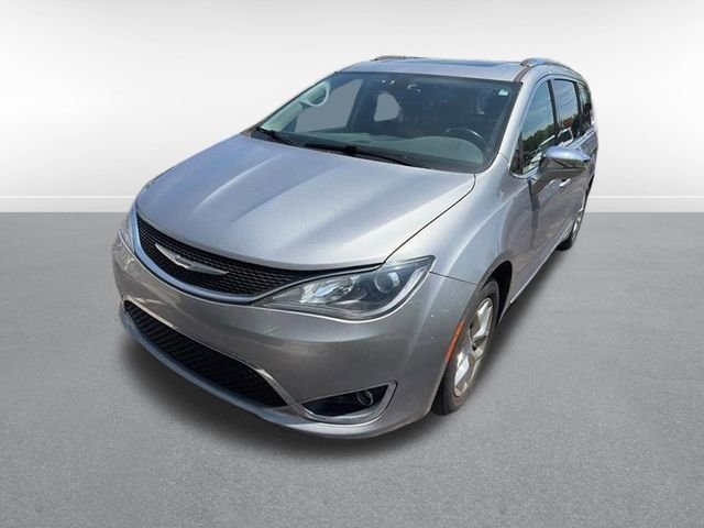 2019 Chrysler Pacifica Limited's photo