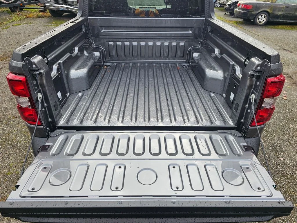 New 2025 Carbonized Gray Metallic Ford XLT image 13