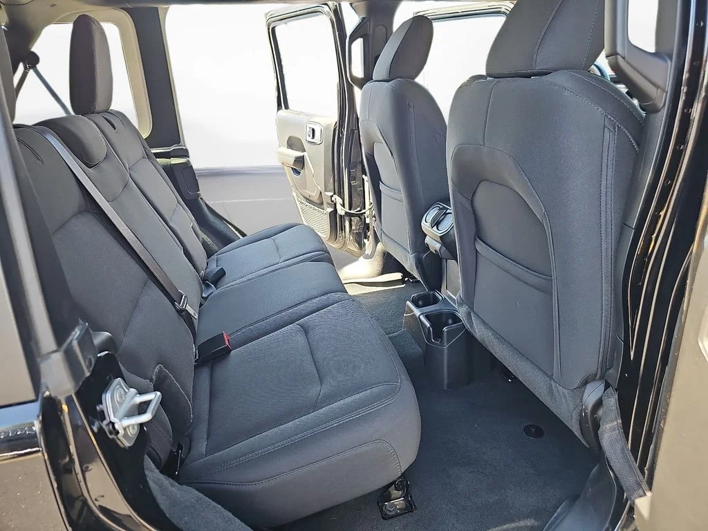 Used 2022 Black Jeep Unlimited Sport Altitude image 11
