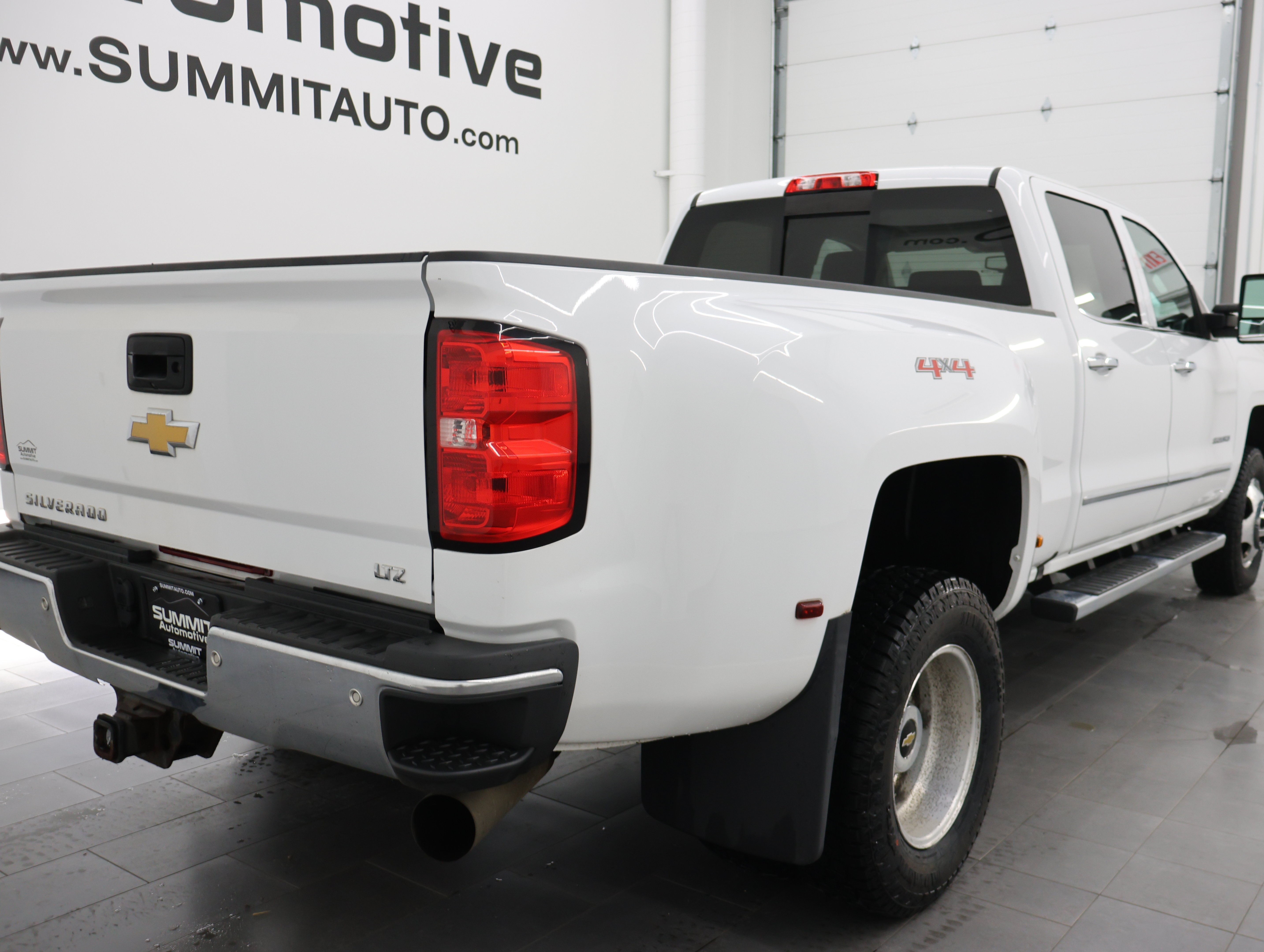 Used 2017 Summit White Chevrolet 4x4 Crew Cab LTZ DRW: CREW-LONG-DRW-LTZ-6.6L DIESEL-4WD-NAV image 4