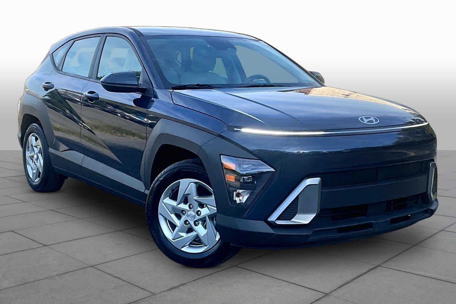 Used 2025 Denim Blue Hyundai SE image 3
